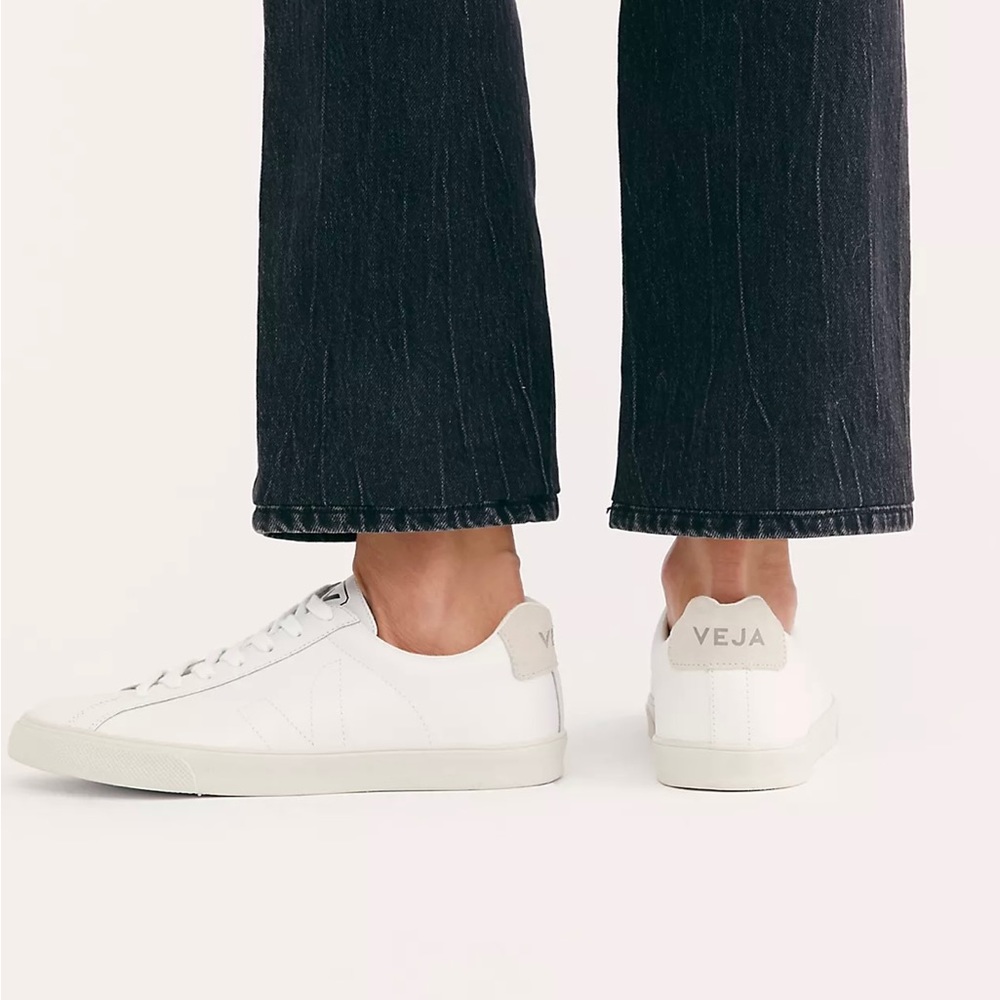 Veja Esplar Leather Low Top Sneakers / size 7 (worn twice)